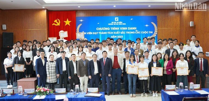 Đà Nẵng: Vinh danh 152 sinh viên đạt thành tích xuất sắc trong các cuộc thi năm 2023 ảnh 2