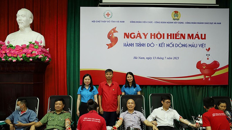 Hà Nam tiếp nhận 306 đơn vị máu từ chương trình "Hành trình đỏ" năm 2023 ảnh 1
