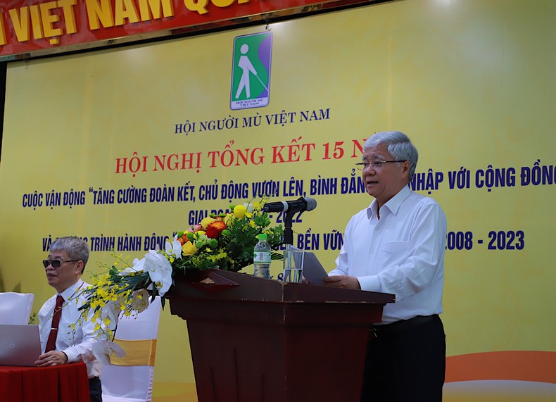 Hỗ trợ thiết thực nhất, hiệu quả nhất, giúp người mù hòa nhập cộng đồng ảnh 1