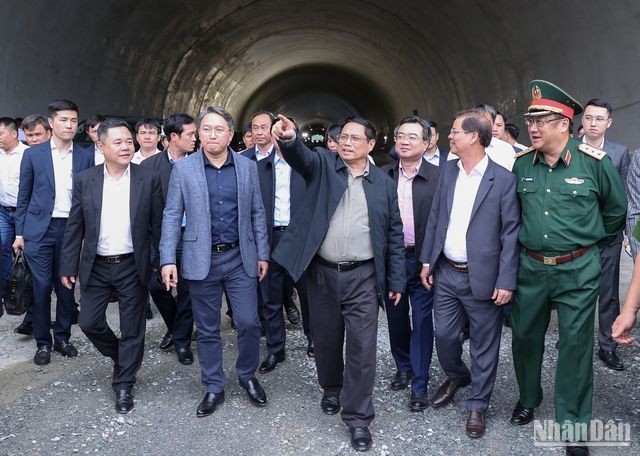 Thủ tướng Phạm Minh Chính kiểm tra, đôn đốc dự án cao tốc Nha Trang-Cam Lâm ảnh 1