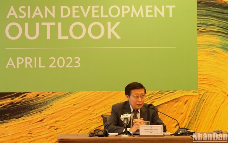 ADB dự báo tăng trưởng kinh tế Việt Nam năm 2023 đạt 6,5% ảnh 2