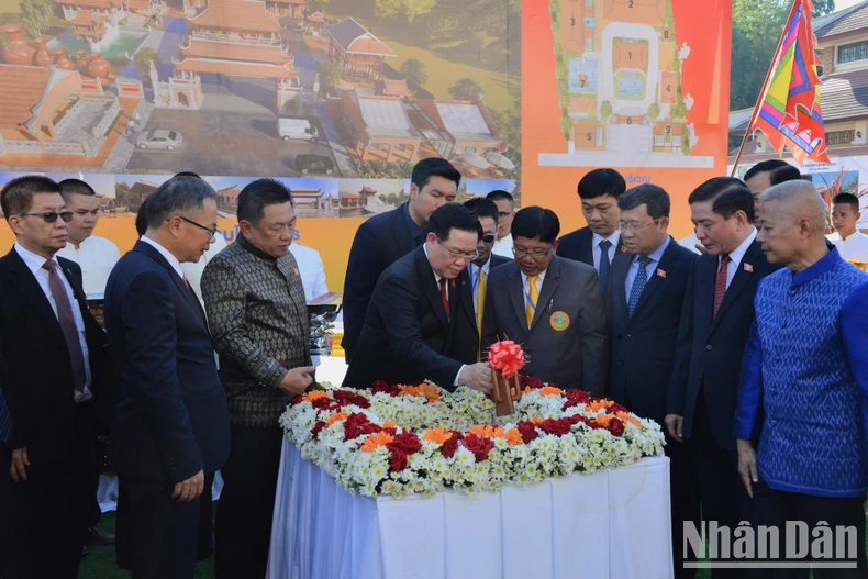 Chủ tịch Quốc hội thăm Khu di tích Chủ tịch Hồ Chí Minh, dự Lễ khởi công dự án mở rộng Khu di tích tại Udon Thani ảnh 2