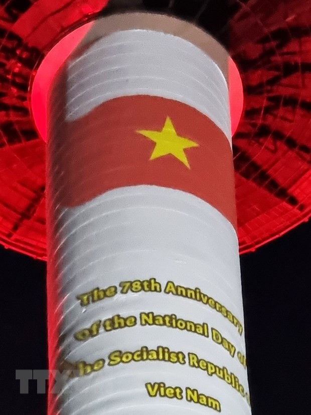 Hàn Quốc trình chiếu hình ảnh Quốc kỳ Việt Nam trên đỉnh Tháp Namsan ảnh 2