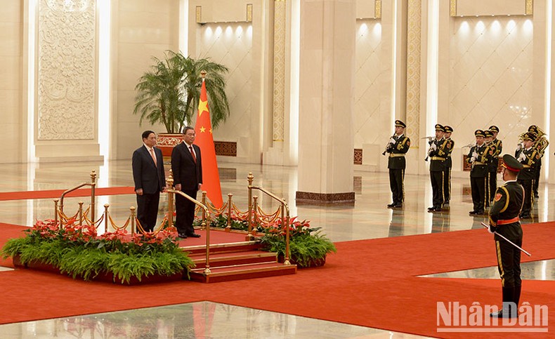Thủ tướng Lý Cường chủ trì Lễ đón Thủ tướng Phạm Minh Chính thăm chính thức Trung Quốc ảnh 1
