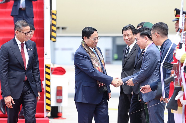 Thủ tướng Phạm Minh Chính tới Jakarta, bắt đầu chuyến tham dự Hội nghị Cấp cao ASEAN lần thứ 43 và các Hội nghị Cấp cao liên quan ảnh 2