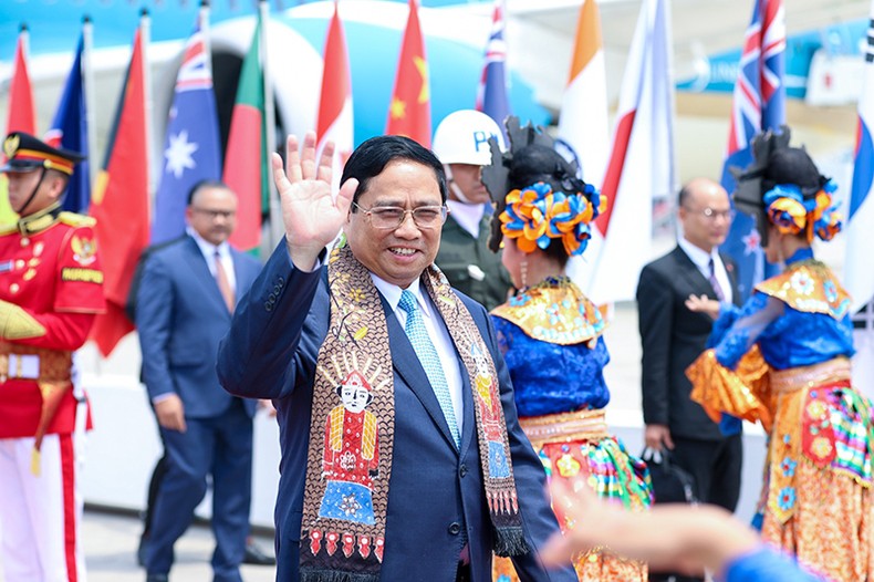 Thủ tướng Phạm Minh Chính tới Jakarta, bắt đầu chuyến tham dự Hội nghị Cấp cao ASEAN lần thứ 43 và các Hội nghị Cấp cao liên quan ảnh 4