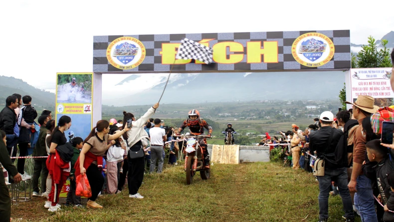 70 vận động viên tranh tài tại Giải đua mô-tô địa hình tỉnh Lai Châu ảnh 3