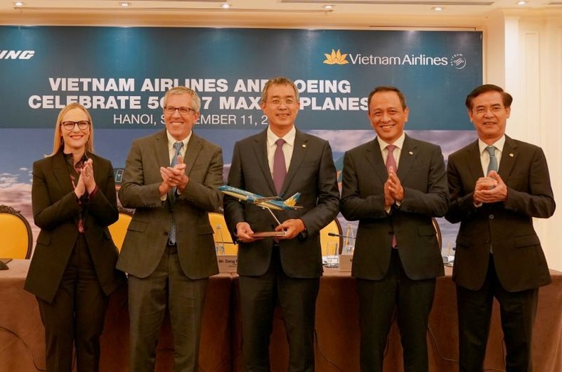 Boeing chào bán 50 máy bay 737 MAX cho Vietnam Airlines ảnh 1