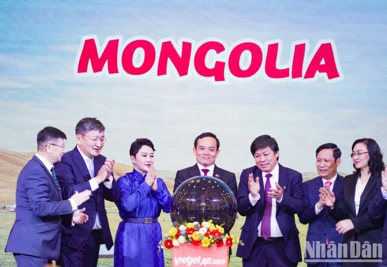 Tổng thống Mông Cổ dự Lễ công bố đường bay thẳng Ulaanbaatar-Nha Trang ảnh 3