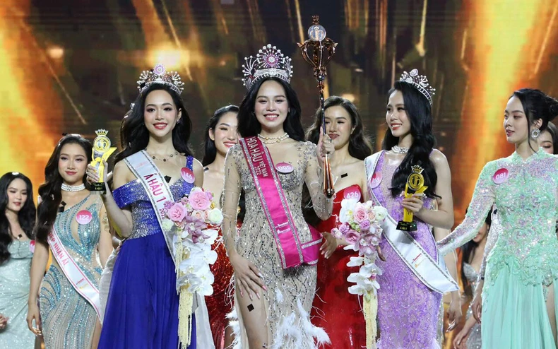 Huỳnh Thị Thanh Thủy đăng quang đãng Hoa hậu nước ta 2022 hình họa 3