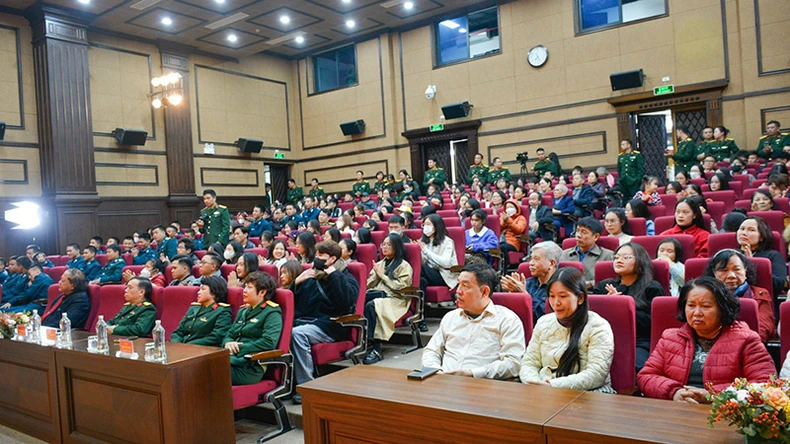 Hàng nghìn lượt khán giả đến dự Tuần phim chào mừng Ngày thành lập Quân đội nhân dân Việt Nam ảnh 1