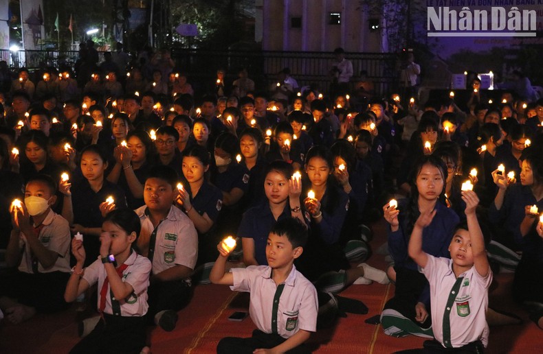 Cộng đồng người Việt Nam tại Lào tưởng niệm các anh hùng liệt sĩ hy sinh vì Tổ quốc ảnh 3
