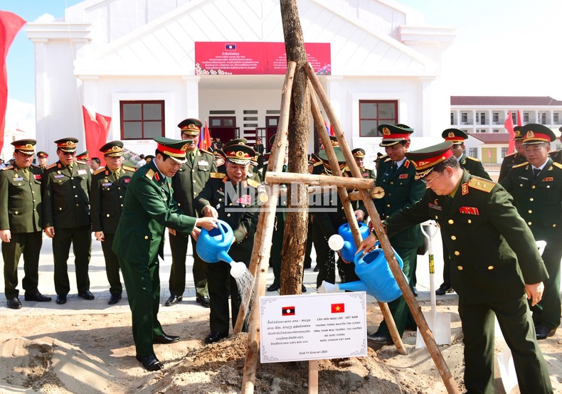 Bàn giao công trình Trường Văn hóa dân tộc nội trú Quân đội nhân dân Lào ảnh 2