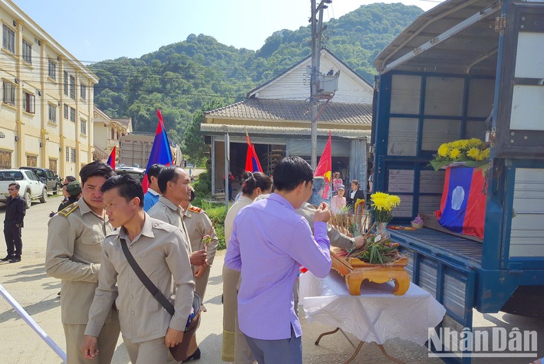 Hồi hương hài cốt liệt sĩ là quân tình nguyện và chuyên gia Việt Nam hy sinh tại Lào ảnh 1