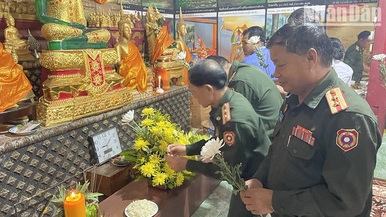 Lễ cầu siêu các anh hùng liệt sĩ Việt Nam và Lào tại tỉnh Luang Prabang ảnh 1