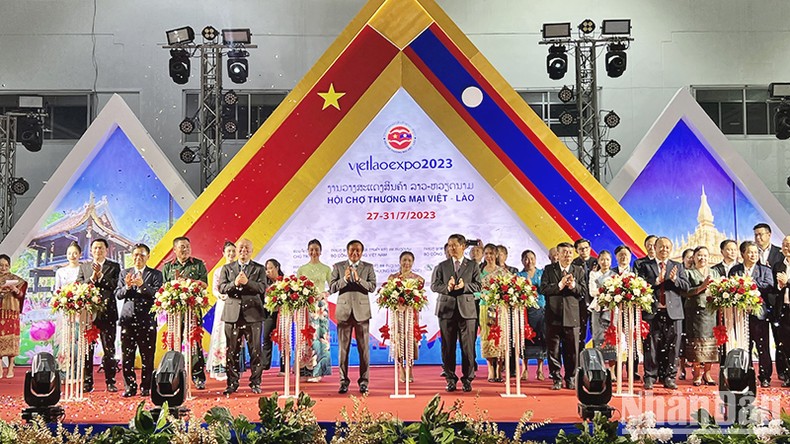 Hội chợ thương mại Việt-Lào năm 2023 quy tụ hàng trăm doanh nghiệp hai nước ảnh 1