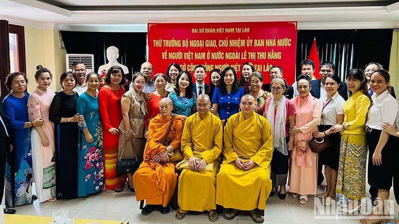 Thứ trưởng Ngoại giao dự hoạt động tôn vinh tiếng Việt tại Lào ảnh 4