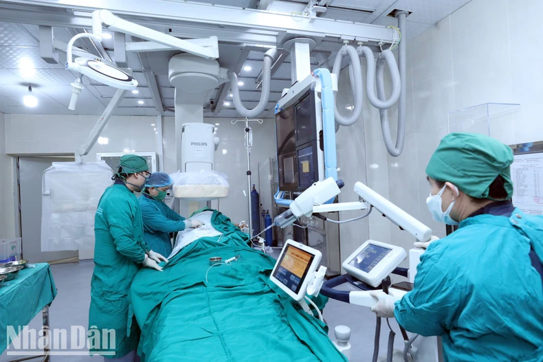Bệnh viện đa khoa tỉnh Lạng Sơn nâng cao chất lượng khám, chữa bệnh cho bà con dân tộc ảnh 1