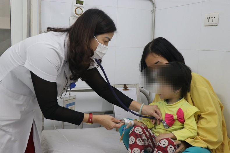 Bệnh viện đa khoa Hà Đông: Tăng 30% trẻ khám, điều trị do mắc thủy đậu ảnh 1