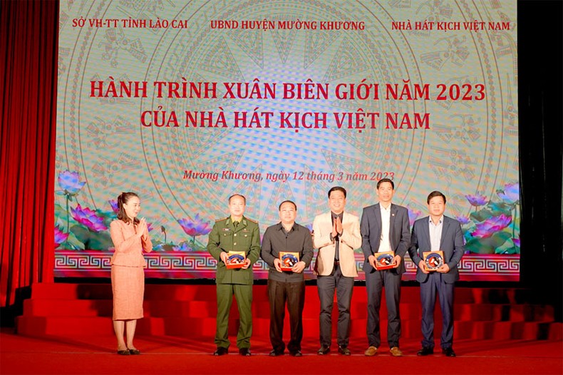 Chương trình nghệ thuật đặc sắc “Hành trình Xuân Biên giới” ảnh 2