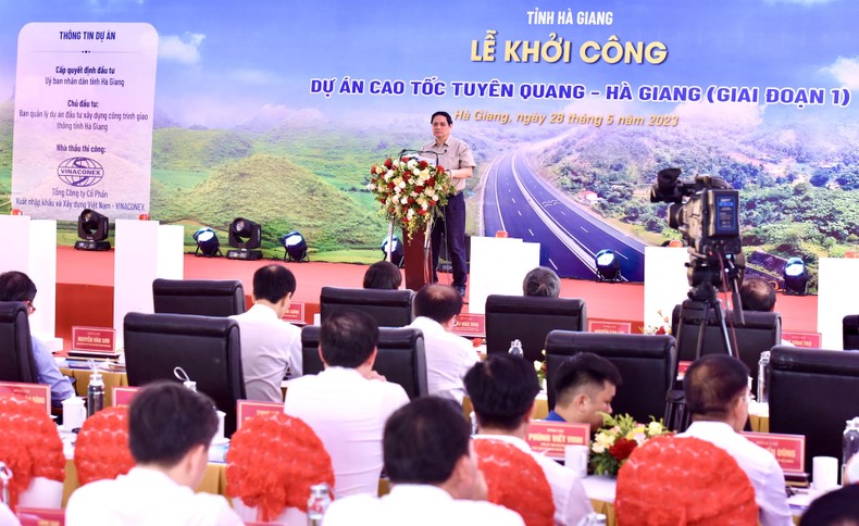 [Ảnh] Thủ tướng Phạm Minh Chính dự Lễ khởi công Dự án cao tốc Tuyên Quang-Hà Giang giai đoạn 1 ảnh 5