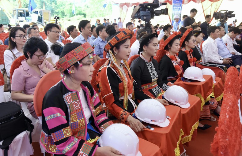 [Ảnh] Thủ tướng Phạm Minh Chính dự Lễ khởi công Dự án cao tốc Tuyên Quang-Hà Giang giai đoạn 1 ảnh 6