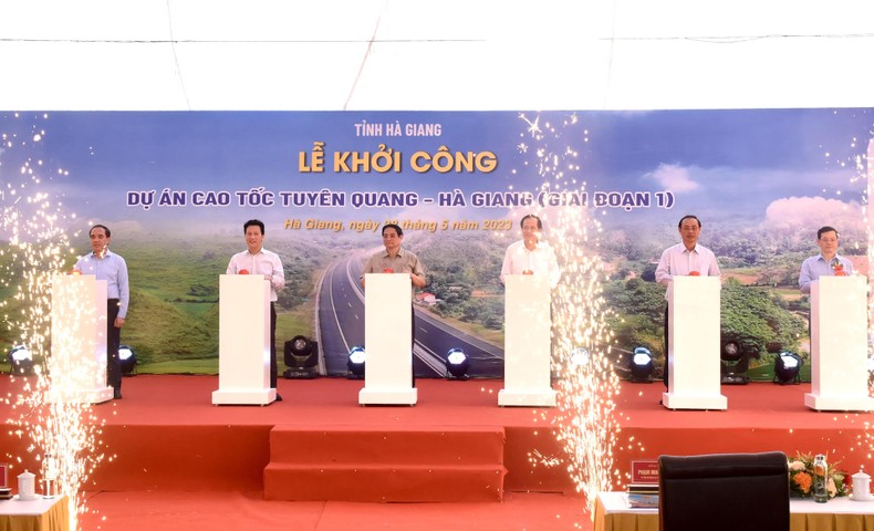 [Ảnh] Thủ tướng Phạm Minh Chính dự Lễ khởi công Dự án cao tốc Tuyên Quang-Hà Giang giai đoạn 1 ảnh 8