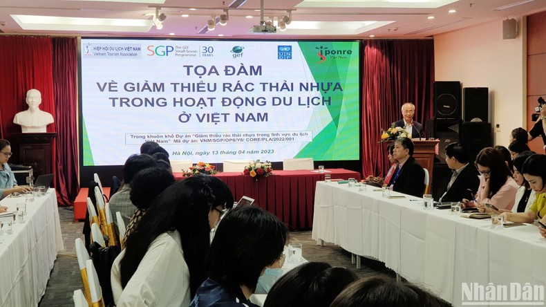 Giảm thiểu rác thải nhựa để phát triển du lịch bền vững ảnh 1