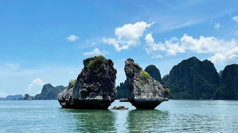 Vịnh Hạ Long lọt tốp 10 kỳ quan thiên nhiên hút khách nhất thế giới ảnh 1