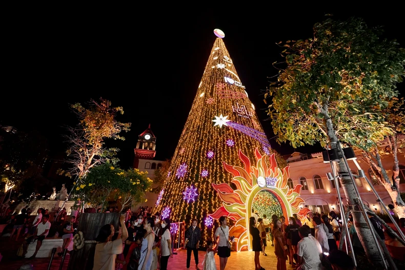 Phú Quốc: “Lễ thắp sáng Cây thông Ngàn sao” mở màn mùa lễ hội rộn ràng ảnh 2
