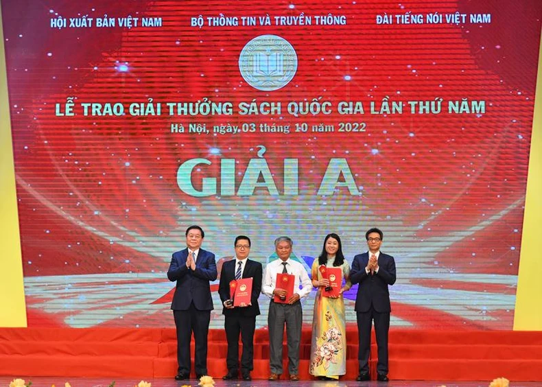 [Ảnh] Vinh danh những tác giả, tác phẩm xuất sắc của Giải thưởng Sách quốc gia lần thứ V ảnh 13