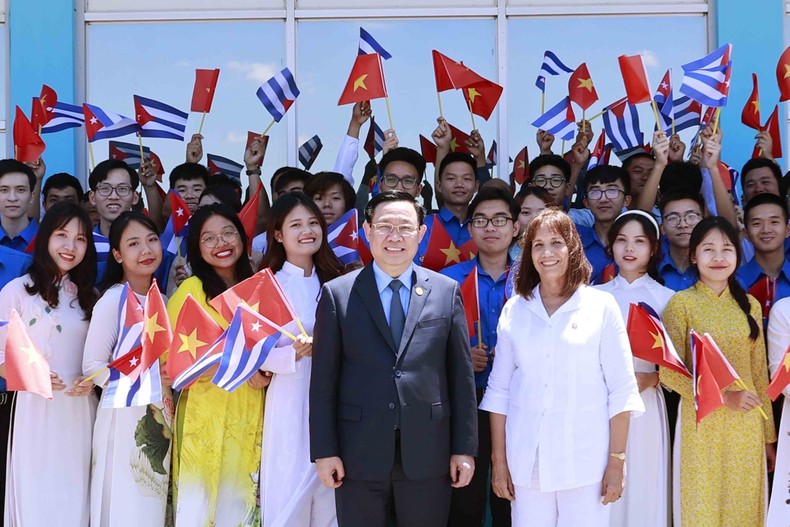 Chủ tịch Quốc hội Vương Đình Huệ bắt đầu thăm chính thức Cuba ảnh 1