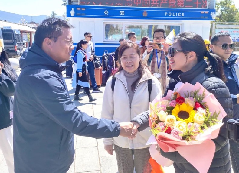 Trung Quốc đón đoàn du khách Việt Nam đầu tiên sau hơn 3 năm ảnh 2