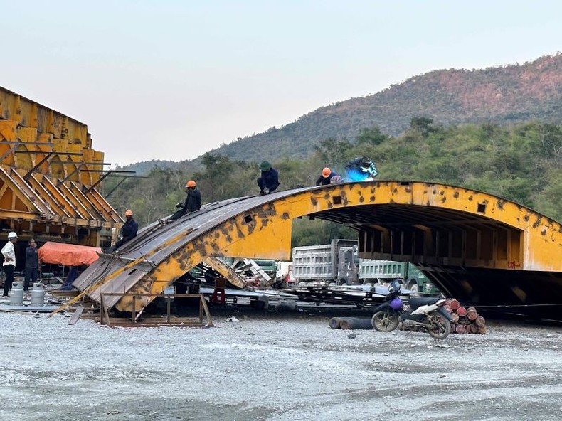 Dự án cao tốc Cam Lâm-Vĩnh Hảo: Sớm có phương án xử lý địa chất yếu để bảo đảm thi công hầm núi Vung ảnh 1