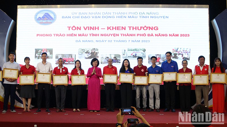 Đà Nẵng: Tôn vinh 273 tập thể, cá nhân hiến máu tình nguyện ảnh 1