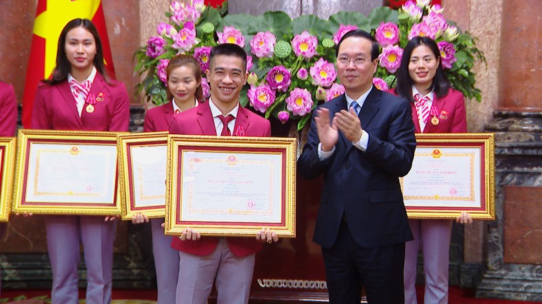 Gặp mặt các vận động viên, huấn luyện viên đoạt Huy chương Vàng tiêu biểu của Đoàn thể thao Việt Nam tại SEA Games 32 ảnh 2