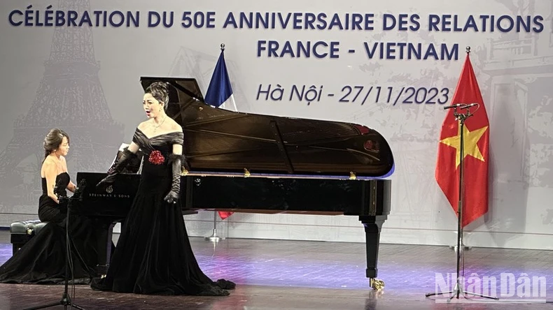 Kỷ niệm 50 năm thiết lập quan hệ ngoại giao Việt Nam-Pháp ảnh 1
