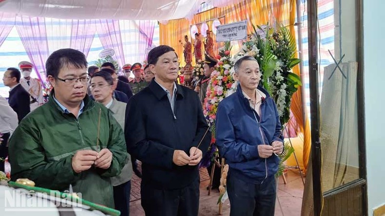 Phó Thủ tướng Trần Lưu Quang đến hiện trường chỉ đạo khắc phục sự cố sạt lở trên đèo Bảo Lộc ảnh 4