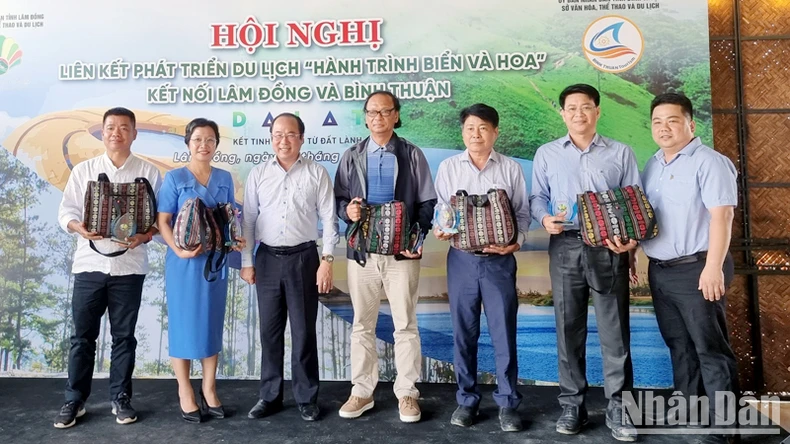 Liên kết phát triển du lịch “biển và hoa” kết nối Lâm Đồng-Bình Thuận ảnh 1