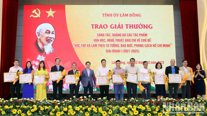 Mỗi đơn vị, địa phương đã vận dụng sáng tạo việc học và làm theo gương Bác ảnh 5