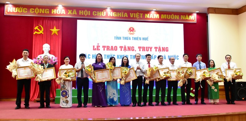 Thừa Thiên Huế vinh danh 10 công dân tiêu biểu và khen thưởng cấp Nhà nước năm 2022 ảnh 2