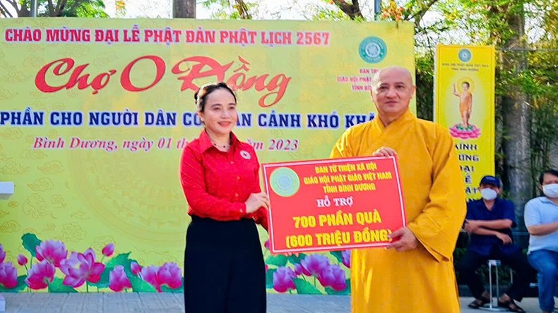 Phiên “chợ 0 đồng” hỗ trợ 700 phần quà cho người dân, công nhân lao động khó khăn ảnh 1