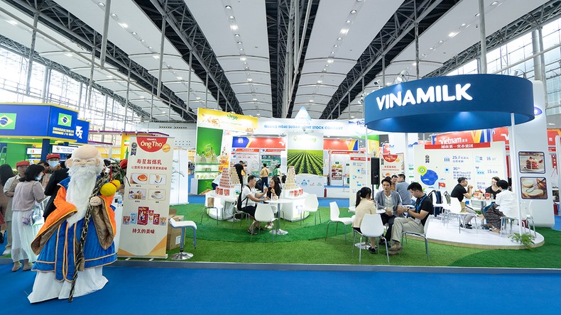 Ra mắt nhận diện thương hiệu mới, Vinamilk báo cáo doanh thu và lợi nhuận quý II/2023 tăng trưởng - Ảnh 1.