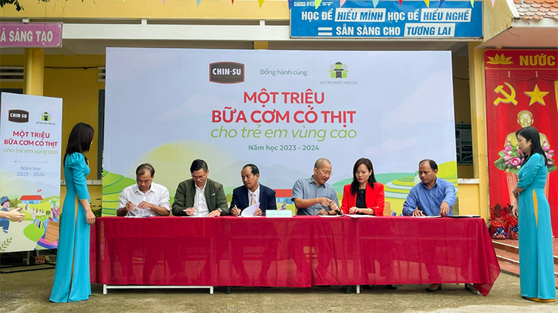 Chin-su tài trợ “Một triệu bữa cơm có thịt” cho trẻ vùng cao ảnh 4