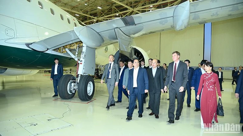 Thủ tướng Phạm Minh Chính thăm Tập đoàn hàng không vũ trụ Embraer ảnh 1
