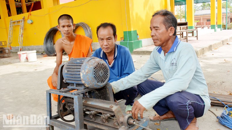 Lão nông Khmer hơn 30 năm xây cầu từ thiện ảnh 1