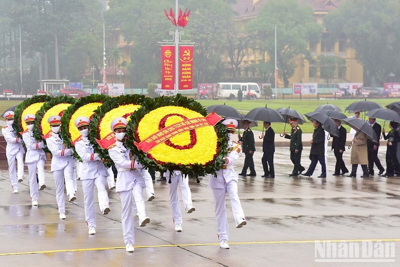[Ảnh] Lãnh đạo Đảng, Nhà nước vào Lăng viếng Chủ tịch Hồ Chí Minh ảnh 1