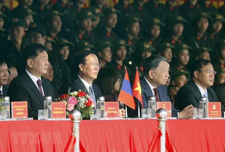 [Ảnh] Chủ tịch nước và Tổng thống Mông Cổ thăm Bộ Tư lệnh Cảnh sát cơ động ảnh 5