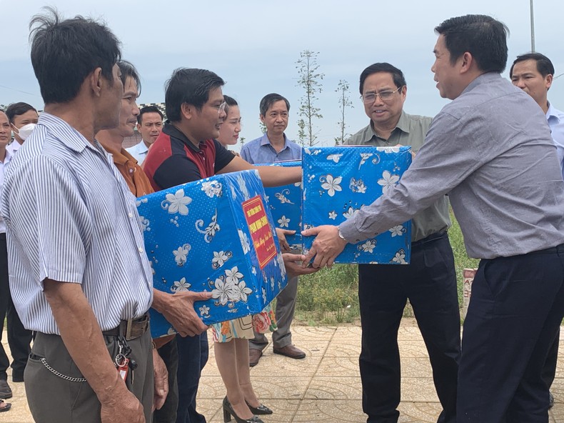 Thủ tướng Phạm Minh Chính thị sát các dự án giao thông trọng điểm ở đồng bằng sông Cửu Long ảnh 3