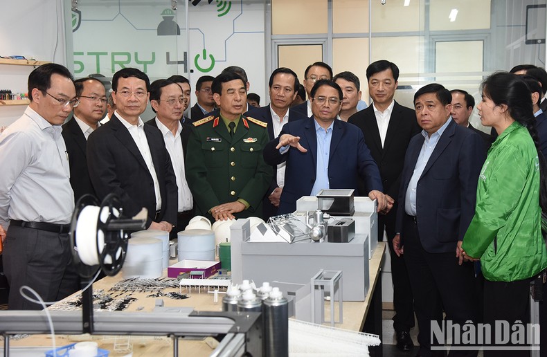[Ảnh] Thủ tướng Phạm Minh Chính thăm Trung tâm Đổi mới sáng tạo Quốc gia ảnh 1